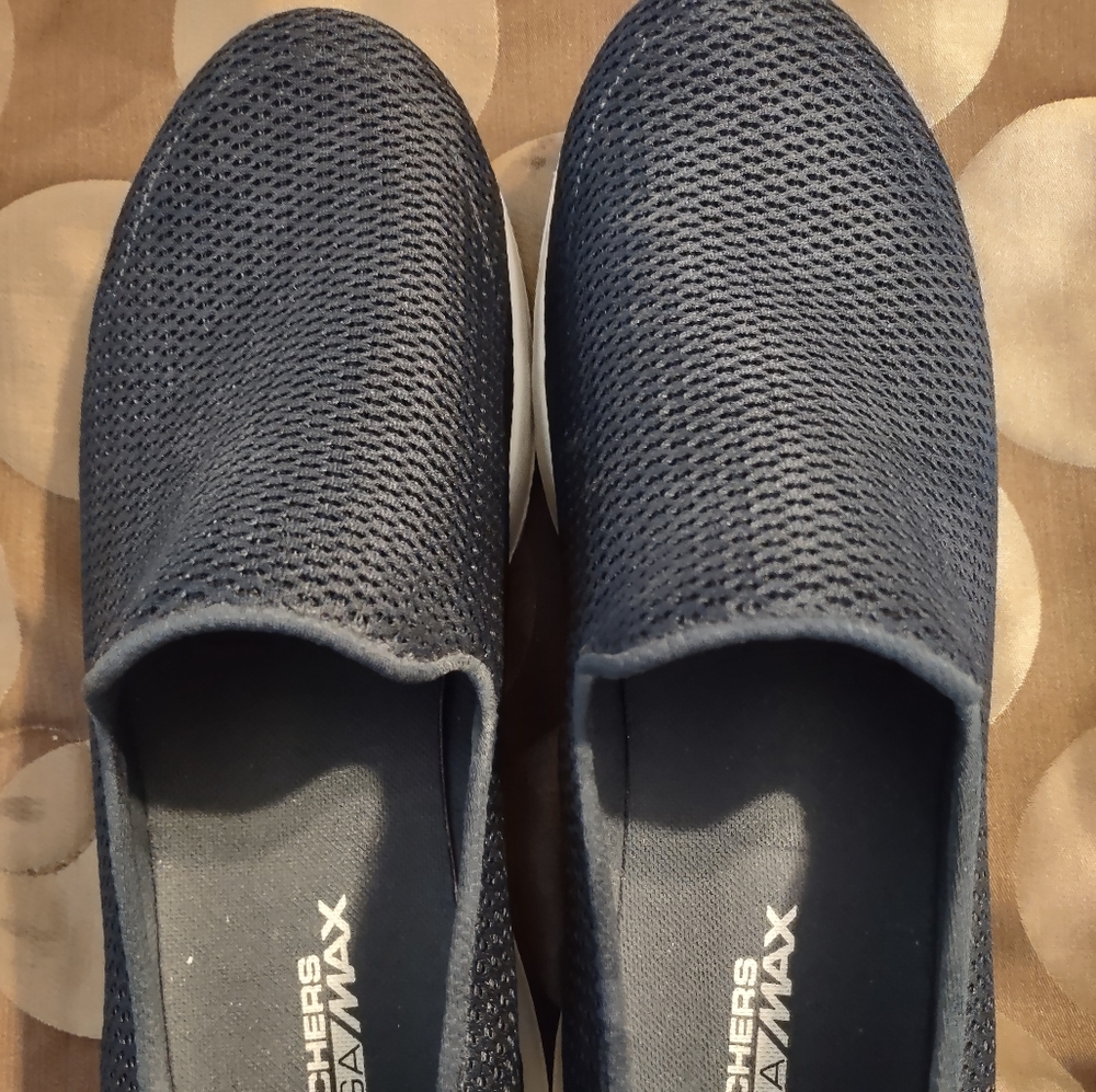 Women's Skechers Go Walk Joy in EUC